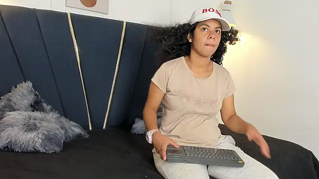 naomi x0 online show from March 4, 1:17 pm