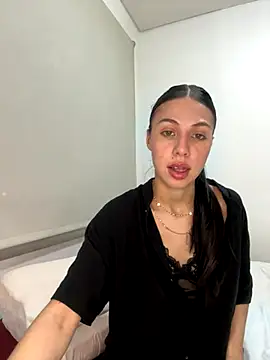 Snapshot of heyitsmia chatting on November 25, 12:43 am heyitsmia online show from November 25, 12:43 am