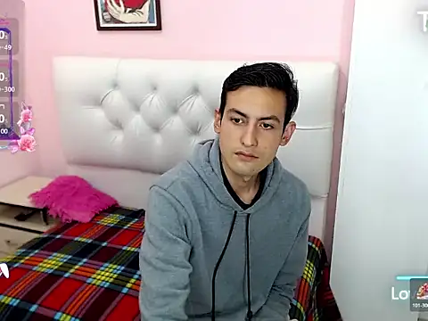 xxxstrongerboyxxx online show from December 2, 3:12 am