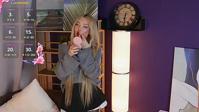 Snapshot of DeliciaKingdom chatting on December 16, 3:44 am DeliciaKingdom online show from December 16, 3:44 am