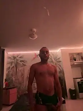 Snapshot of klkmam chatting on December 18, 7:09 pm klkmam online show from December 18, 7:09 pm