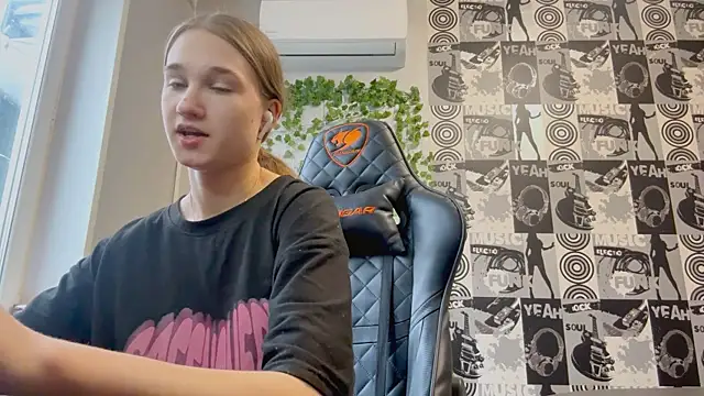 helgicuteness online show from January 11, 10:31 am