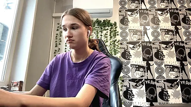 helgicuteness online show from January 14, 11:05 am