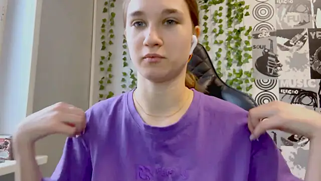 helgicuteness online show from January 19, 10:30 am