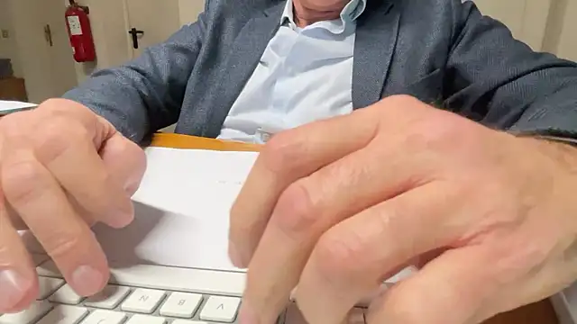 Snapshot of SimonZydar chatting on November 27, 4:20 pm SimonZydar online show from November 27, 4:20 pm