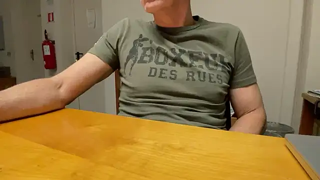 Snapshot of SimonZydar chatting on November 29, 3:15 pm SimonZydar online show from November 29, 3:15 pm