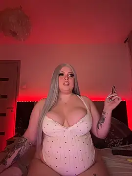 Snapshot of LaylaCupidd chatting on December 16, 7:41 pm LaylaCupidd online show from December 16, 7:41 pm