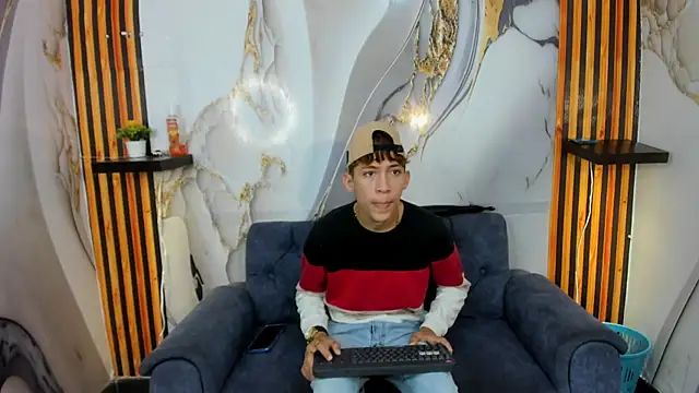 Snapshot of Alex_LatinBoy18 chatting on November 26, 7:59 pm Alex LatinBoy18 online show from November 26, 7:59 pm