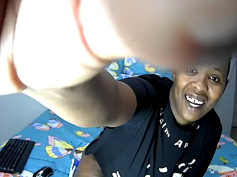 Snapshot of SexyCurves9 chatting on November 28, 9:12 am SexyCurves9 online show from November 28, 9:12 am