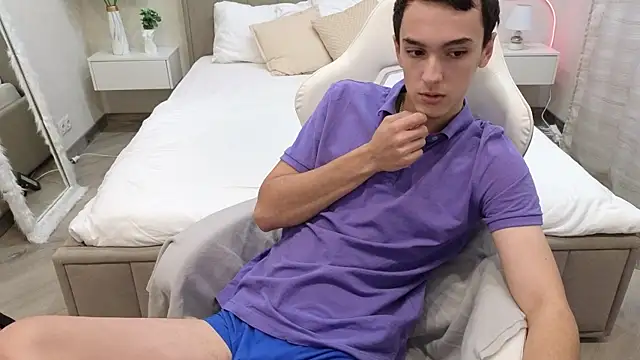 MoonlinSkinn online show from November 27, 8:05 am