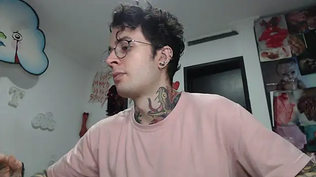 Snapshot of CryBoy13 chatting on November 29, 2:03 am CryBoy13 online show from November 29, 2:03 am