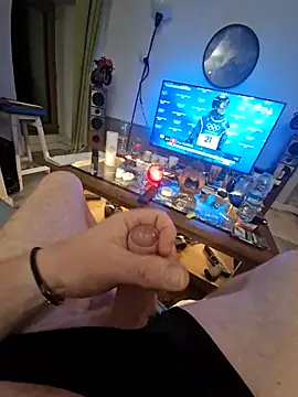 Mangeur44  online show from February 15, 7:21 pm