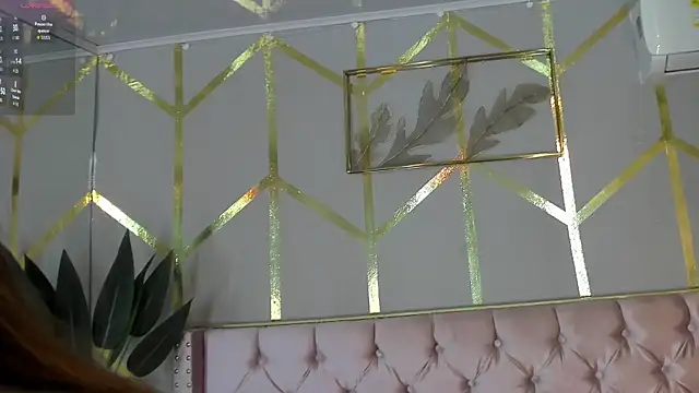 Lola saenz  online show from January 10, 11:45 am