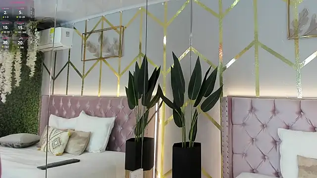 Lola saenz  online show from February 5, 12:10 pm