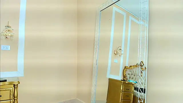 HallieStone online show from December 15, 3:05 pm