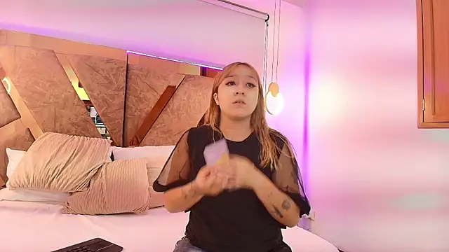 emma cook  online show from November 28, 9:28 pm