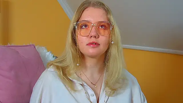 EmilyEvanse online show from February 24, 6:22 am