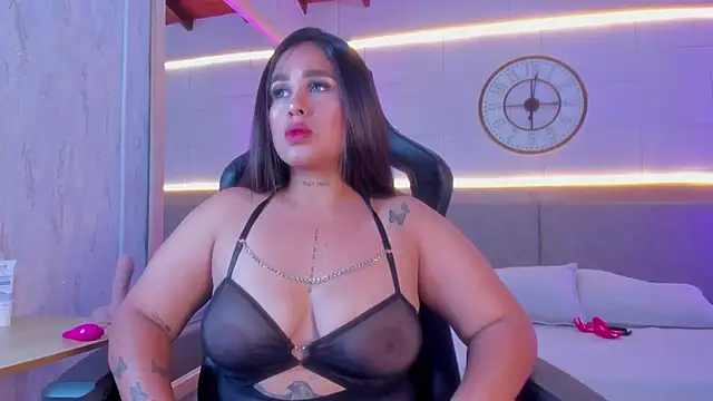 Julietaa 1 online show from December 5, 7:32 pm