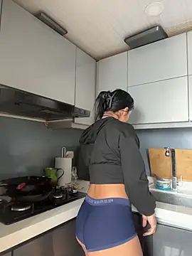 SaraAndrade  online show from February 14, 3:53 pm