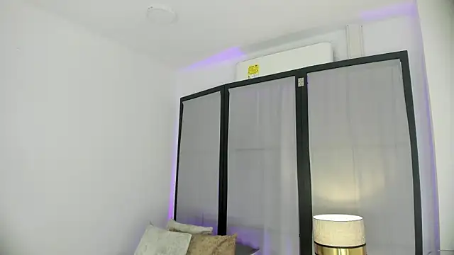 niicole steele  online show from April 16, 7:58 pm