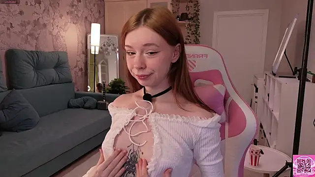 eva aria online show from April 7, 8:09 pm