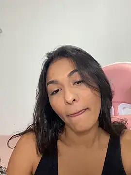 Snapshot of Laurapocahontas chatting on November 27, 12:24 am Laurapocahontas online show from November 27, 12:24 am