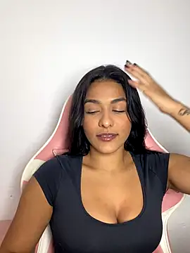 Snapshot of Laurapocahontas chatting on November 29, 11:30 pm Laurapocahontas online show from November 29, 11:30 pm