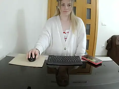 Snapshot of Adelyxveex chatting on December 3, 11:58 pm Adelyxveex online show from December 3, 11:58 pm