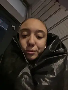 CristinaSw online show from December 17, 8:15 pm