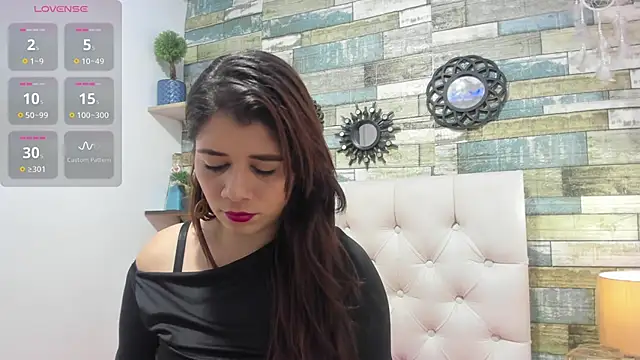 Snapshot of EmilyCambell chatting on November 28, 6:43 pm EmilyCambell online show from November 28, 6:43 pm