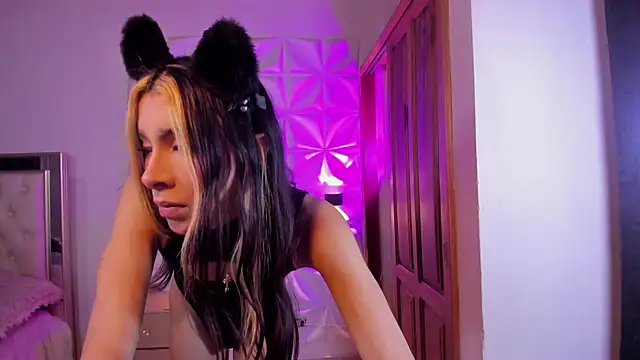 Violett Divine online show from January 18, 3:43 am