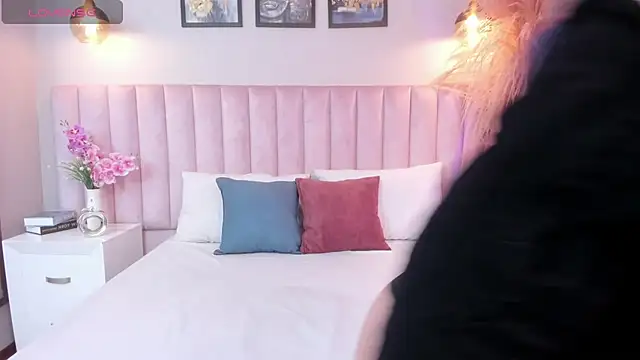 Snapshot of Vera_Gold_ chatting on December 4, 3:38 am Vera Gold online show from December 4, 3:38 am