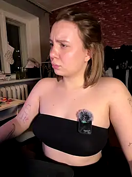 Snapshot of Annahylio chatting on November 30, 6:23 pm Annahylio online show from November 30, 6:23 pm