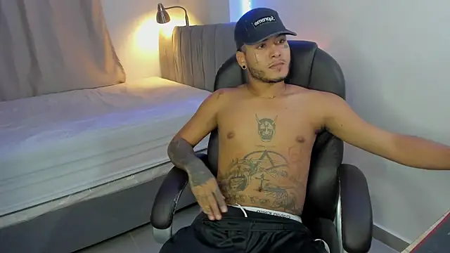 Snapshot of master_evil07 chatting on November 28, 5:21 am master evil07 online show from November 28, 5:21 am