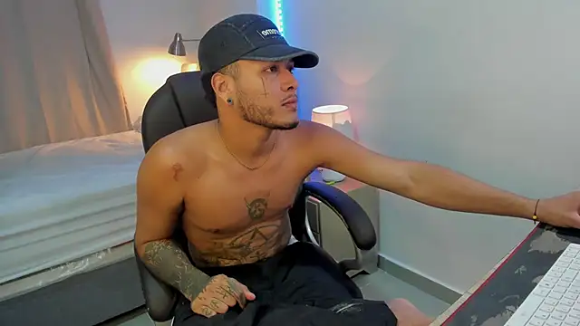 Snapshot of master_evil07 chatting on November 30, 3:43 am master evil07 online show from November 30, 3:43 am