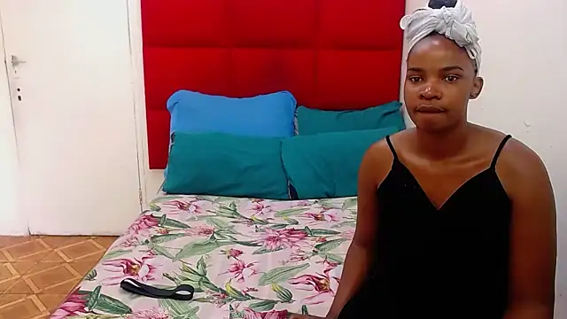 Snapshot of EMBER_FOX chatting on February 5, 11:48 am EMBER FOX online show from February 5, 11:48 am