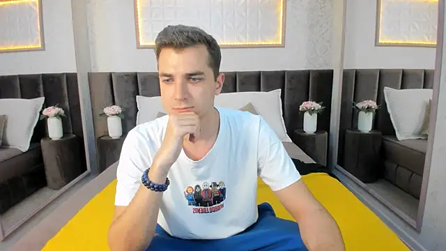 Snapshot of ThomasSmity chatting on November 25, 5:35 pm ThomasSmity online show from November 25, 5:35 pm