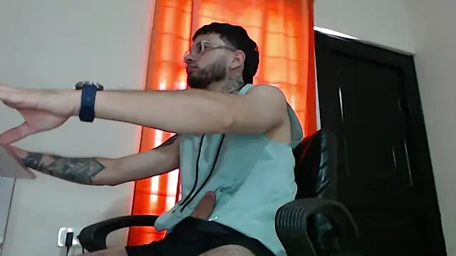 latin-dick18 online show from November 25, 6:30 pm