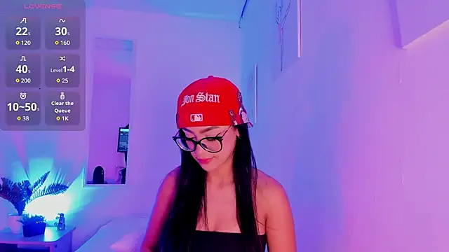 Klohewilliams  online show from December 14, 12:43 pm