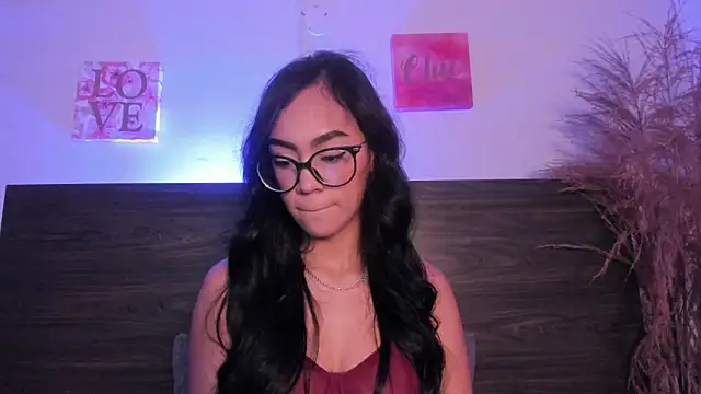 Klohewilliams  online show from January 12, 12:43 pm