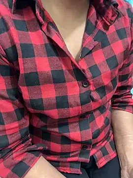 Snapshot of Juliekhan_98 chatting on November 29, 8:39 am Juliekhan 98 online show from November 29, 8:39 am