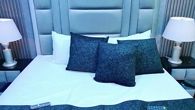 Snapshot of MadysonMiler chatting on December 3, 1:35 am MadysonMiler online show from December 3, 1:35 am