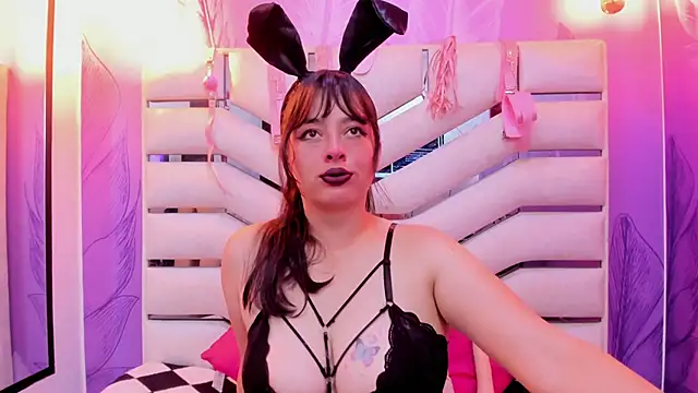 Snapshot of Alien_High420 chatting on December 2, 6:03 pm Alien High420 online show from December 2, 6:03 pm