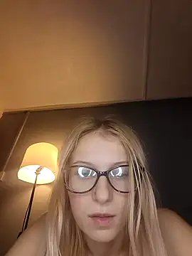 Snapshot of Stargirl247 chatting on November 28, 1:08 am Stargirl247 online show from November 28, 1:08 am