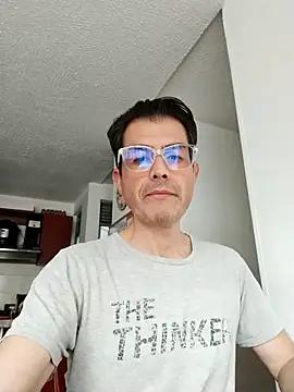 Fuegosutil online show from November 30, 7:40 pm