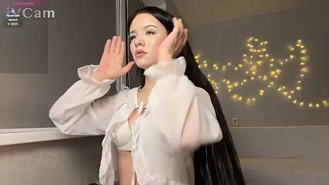 Snapshot of BeatriceMoonn chatting on November 27, 3:19 am BeatriceMoonn online show from November 27, 3:19 am