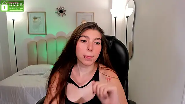 valeryn darter online show from December 3, 8:40 pm