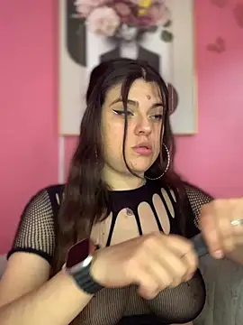 Snapshot of Scarletts_Boobs chatting on November 28, 8:11 pm Scarletts Boobs online show from November 28, 8:11 pm