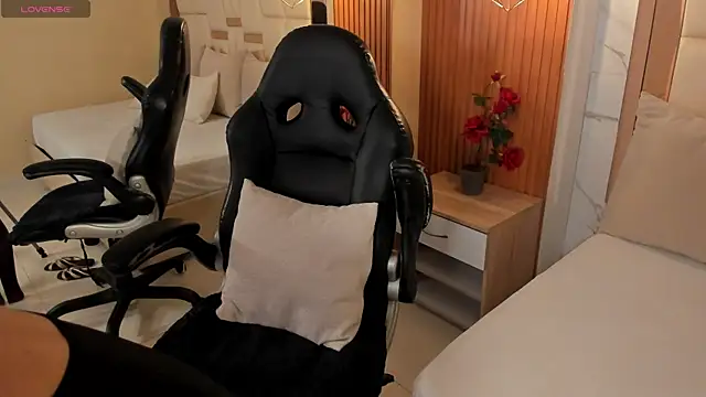 Snapshot of samantha_quinnn chatting on January 10, 4:25 am samantha quinnn online show from January 10, 4:25 am