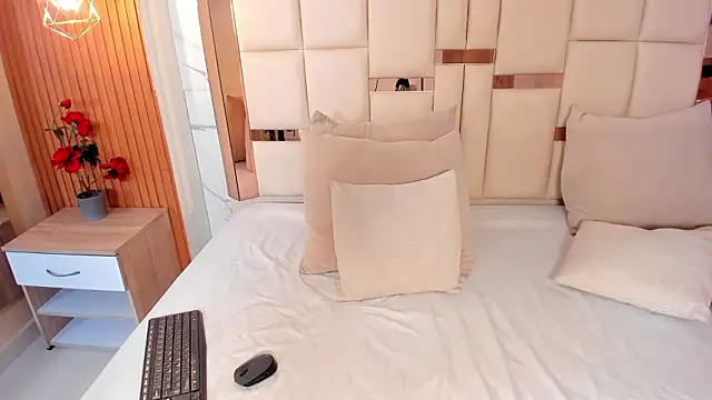 Snapshot of samantha_quinnn chatting on February 4, 4:40 am samantha quinnn online show from February 4, 4:40 am